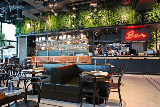 13일 현대백화점 서울 천호점 1층에 들어선 SPC그룹의 이탈리안 캐주얼 레스토랑 '라그릴리아' 11호점 내부 <SPC그룹 제공>